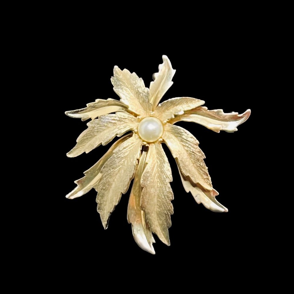 Vintage Emmons Gold Tone And Faux Pearl Floral Leaf Brooch (4627)